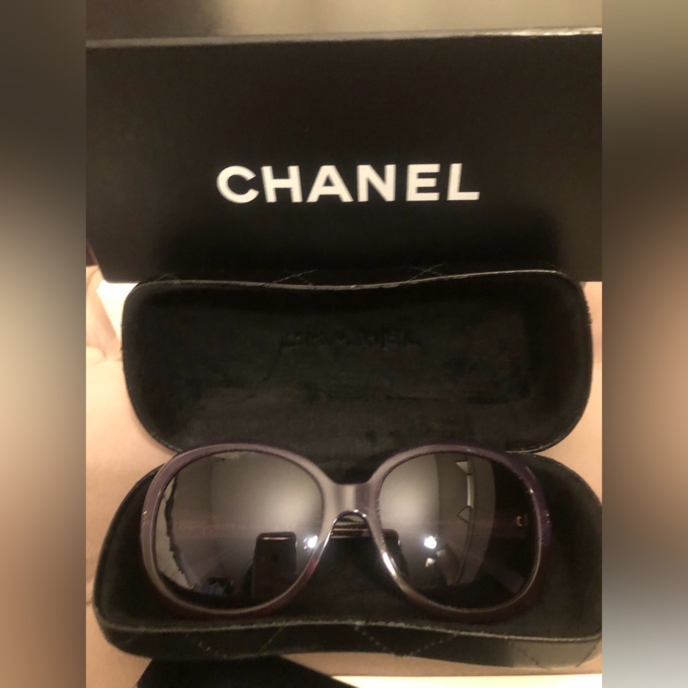 CHANEL Black Gradient Oversized Round Sunglasses - Picture 3 of 11